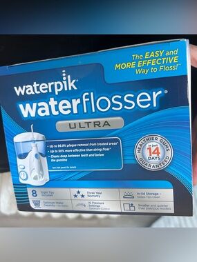 NEW in box Waterflosser Ultra in White/Blue - Effective Home Oral Care